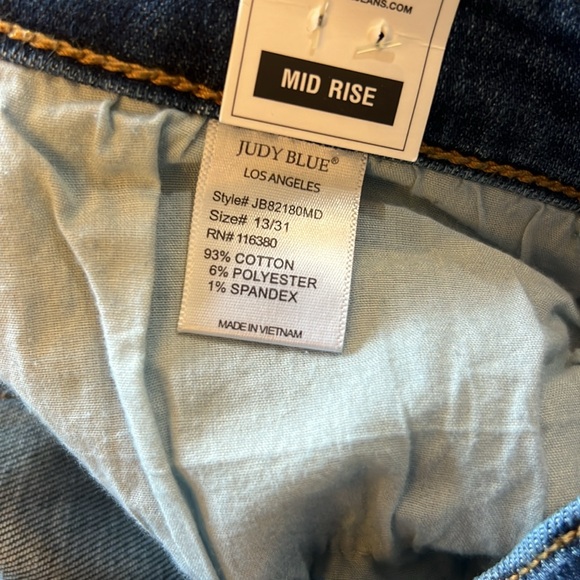 NWT Judy Blue Mid Rise Slim Fit Jeans. Size 13/31 - Picture 7 of 8